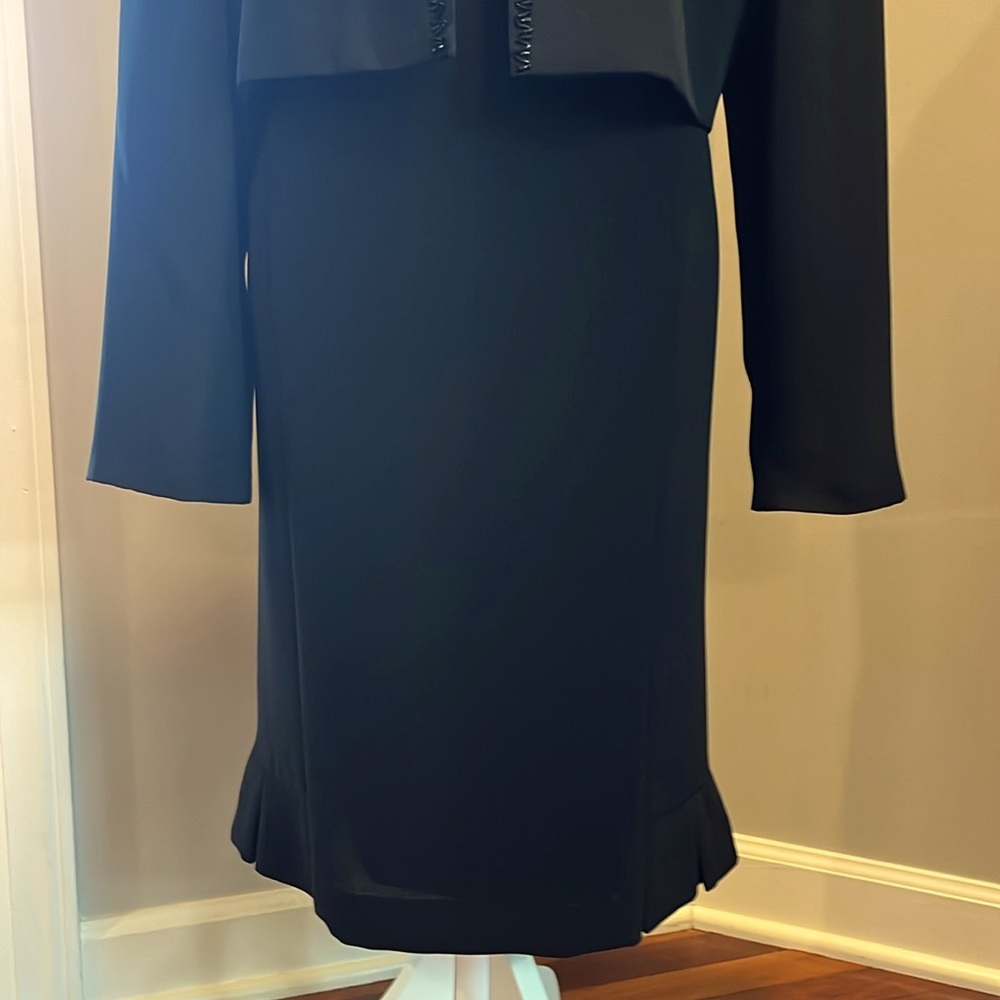 ⭐️Ruffle Bottom Straight Black Skirt size 14